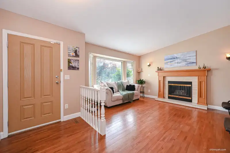 14961 86A AVENUE - photo 2 of 20