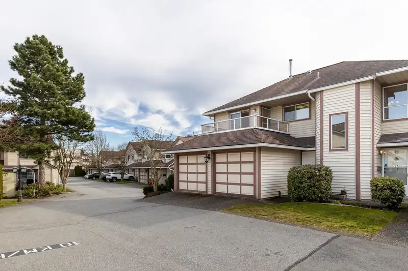 231 13725 72A AVENUE - photo 3 of 33