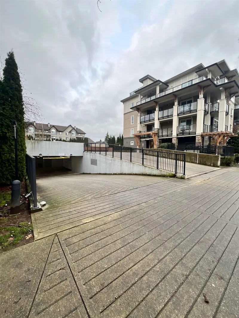 302 12409 HARRIS ROAD - photo 2 of 15