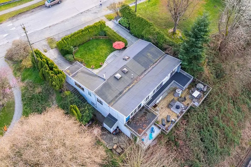 2709 WALL STREET - photo 4 of 25