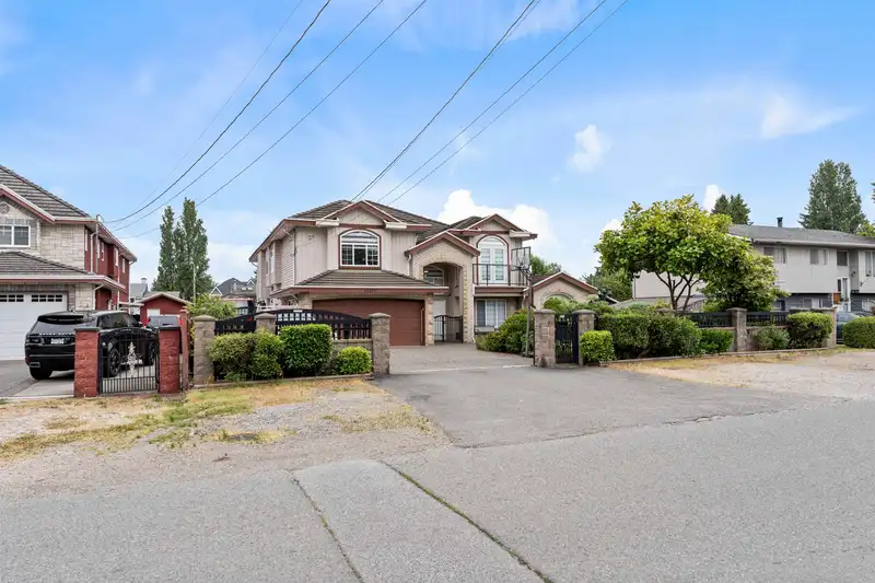 12257 97TH AVENUE - photo 2 of 40