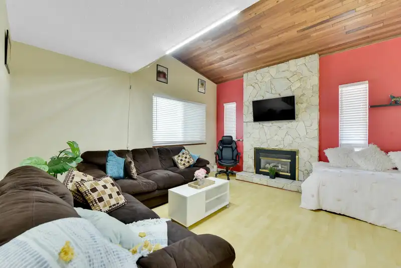 7390 129 STREET - photo 3 of 27
