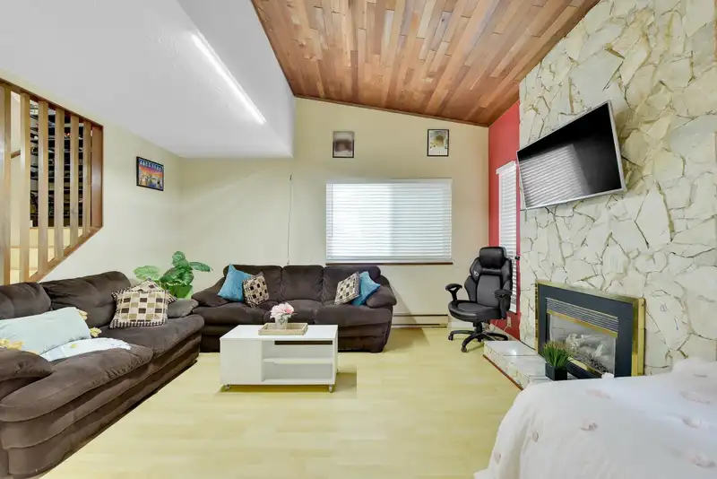 7390 129 STREET - photo 4 of 27