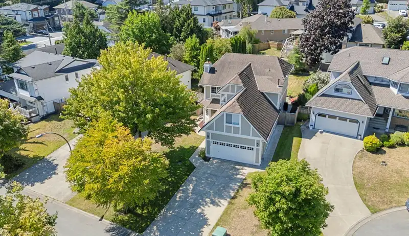 6039 191A STREET - photo 2 of 40