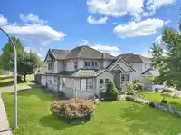 9086 137A STREET - thumbnail 1