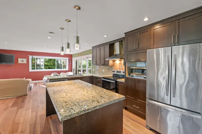 1329 APPIN ROAD - photo 3 of 25