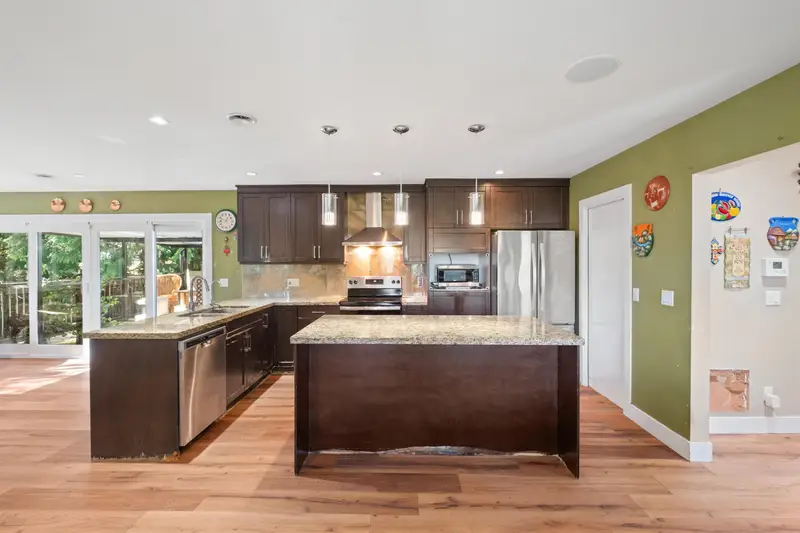 1329 APPIN ROAD - photo 4 of 25