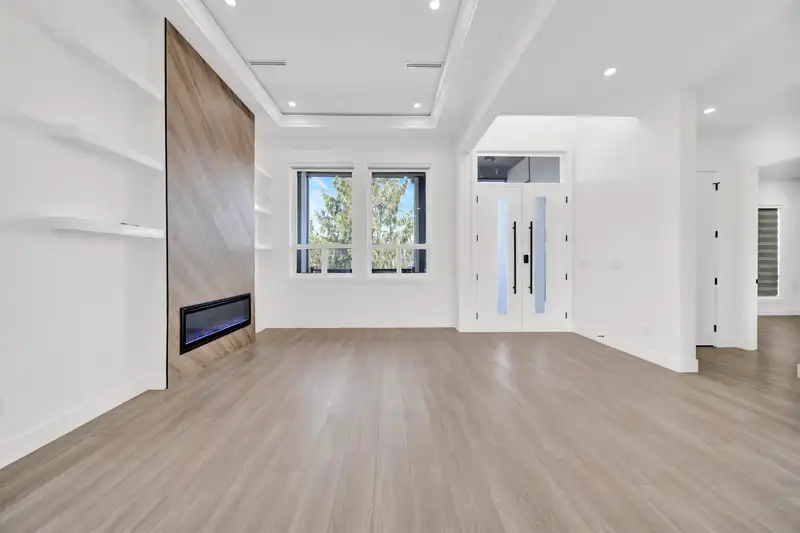 12760 114A AVENUE - photo 2 of 36