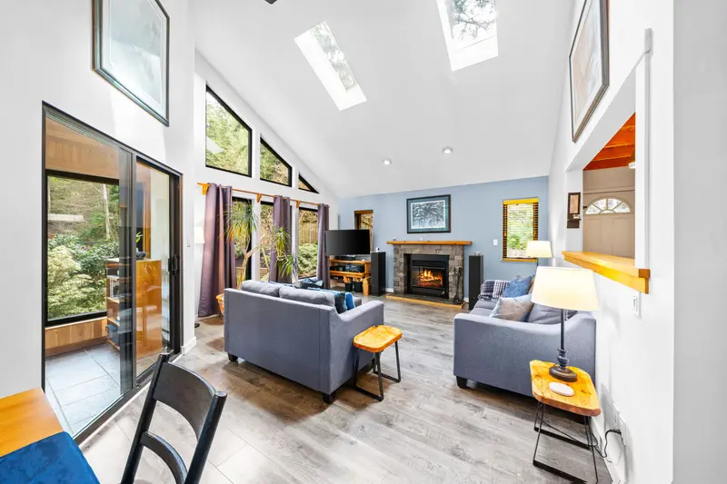 576 COWAN ROAD - photo 1 of 25