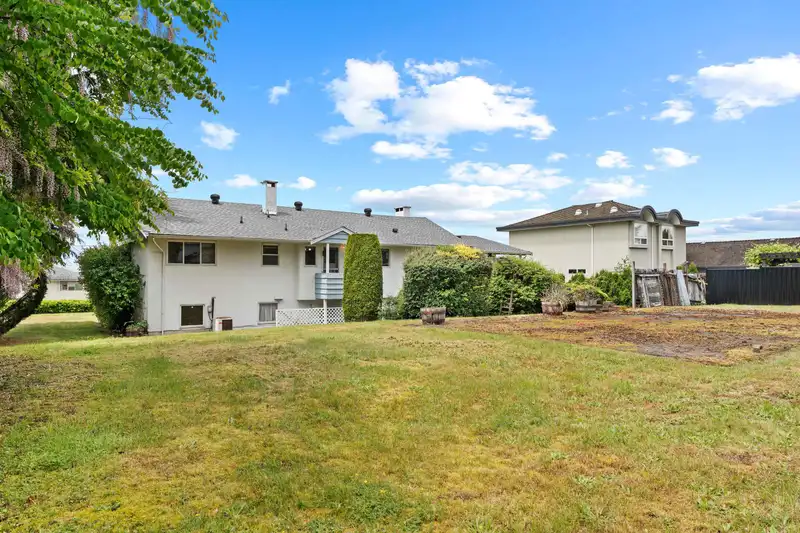 10278 125 STREET - photo 4 of 40