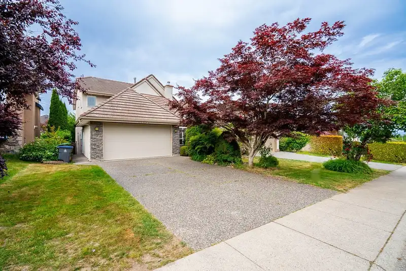 16995 104A AVENUE - photo 2 of 40