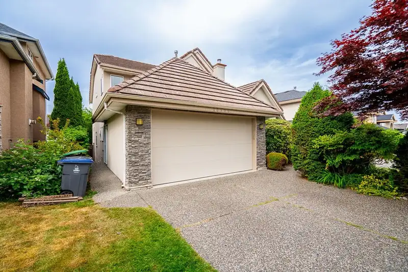 16995 104A AVENUE - photo 3 of 40