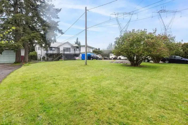 6129 126 STREET - photo 1 of 2