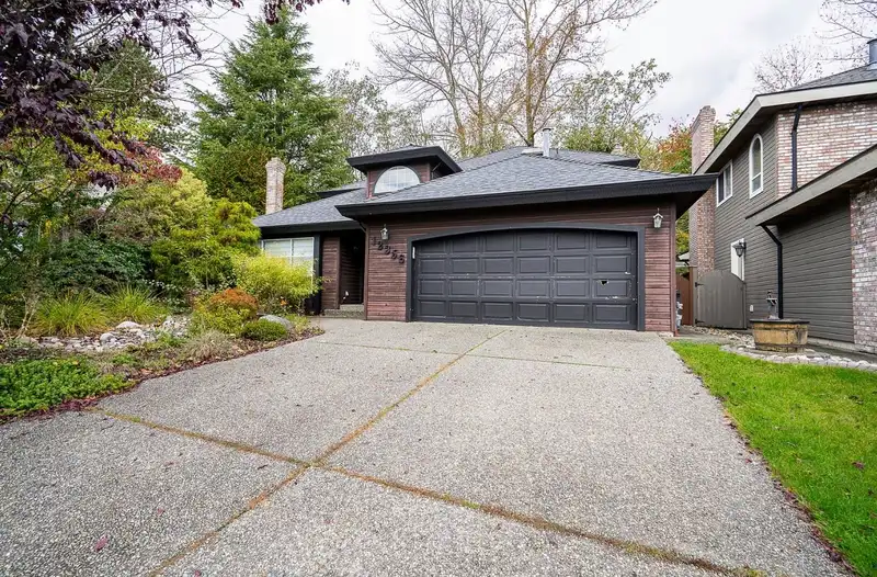 12356 56 AVENUE - photo 2 of 34