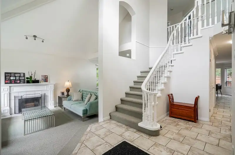 12356 56 AVENUE - photo 4 of 34