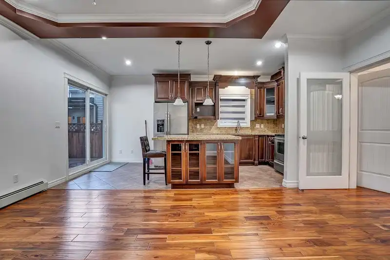 14188 62B AVENUE - photo 4 of 39