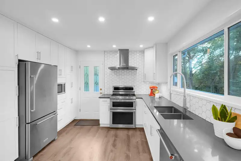 9630 REGENT PLACE - photo 1 of 22