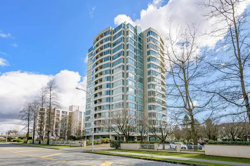 405 15038 101 AVENUE - photo 3 of 40