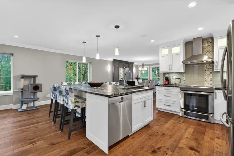 16748 109 AVENUE - photo 3 of 40