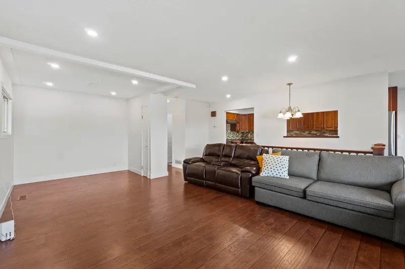 644 ALDERSON AVENUE - photo 3 of 18