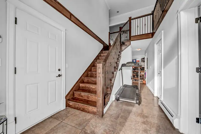12101 84 AVENUE - photo 3 of 38