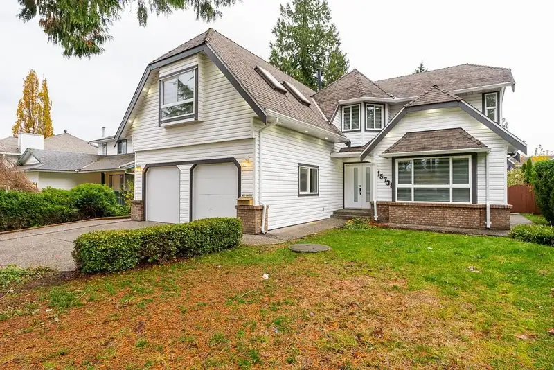 15738 97 AVENUE - photo 1 of 38