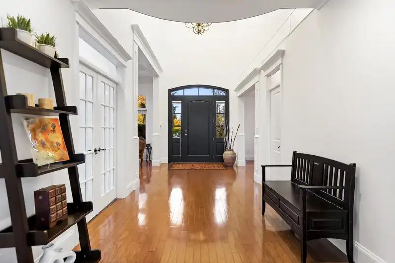 15296 57 AVENUE - photo 3 of 24