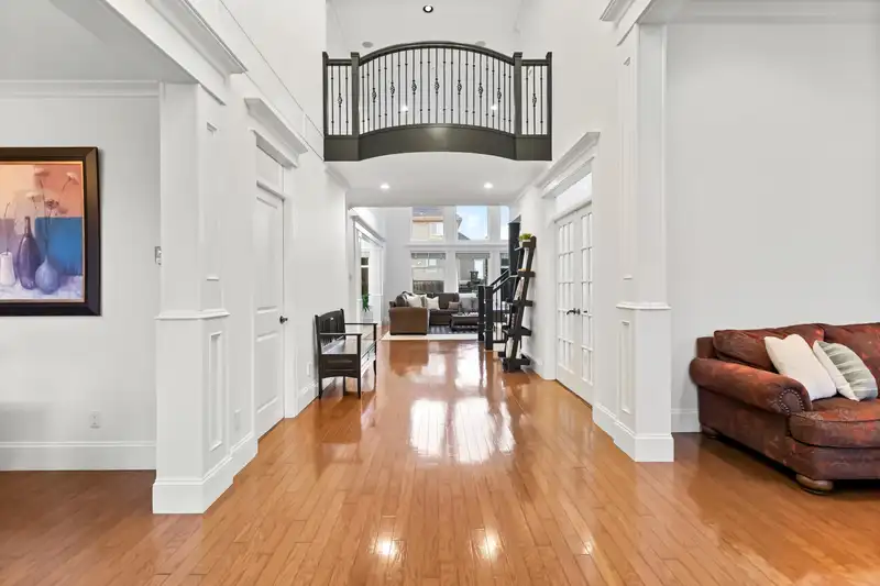 15296 57 AVENUE - photo 4 of 24