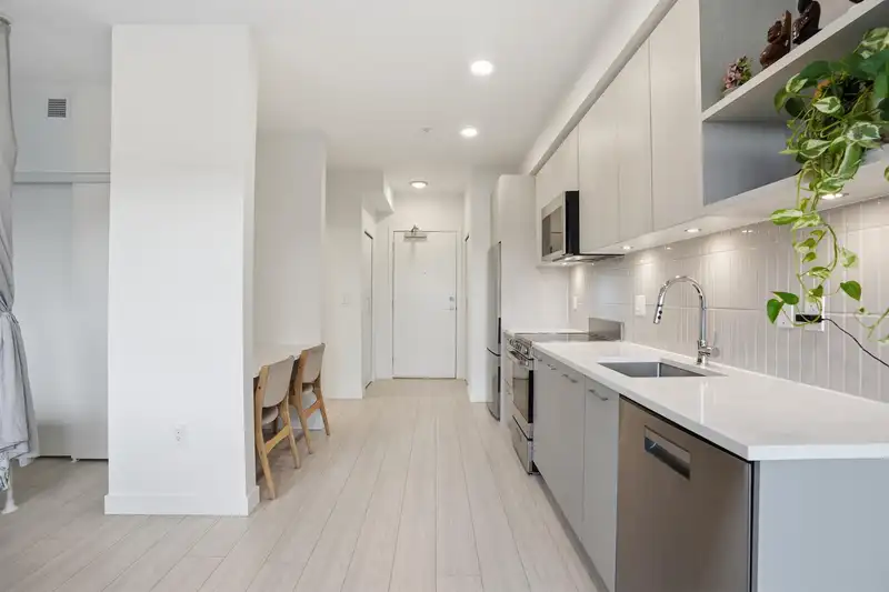604 10777 138 STREET - photo 4 of 26