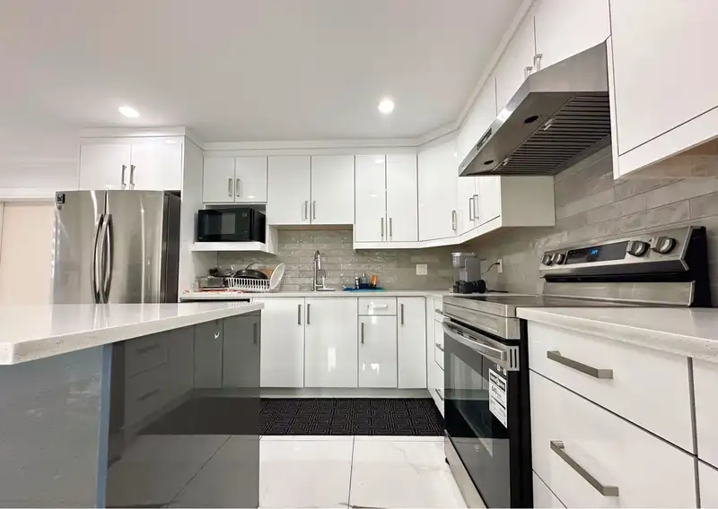 13017 64 AVENUE - photo 3 of 39