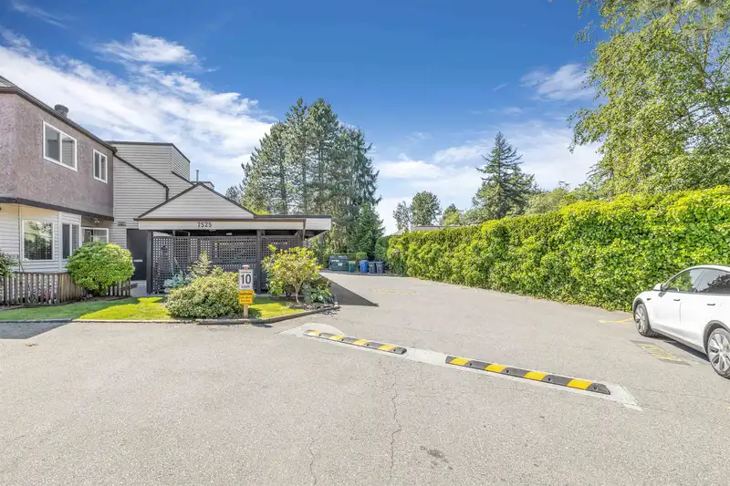 28 7525 140 STREET - photo 2 of 20