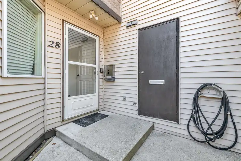 28 7525 140 STREET - photo 3 of 20