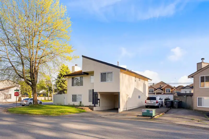 12248 80A AVENUE - photo 2 of 24