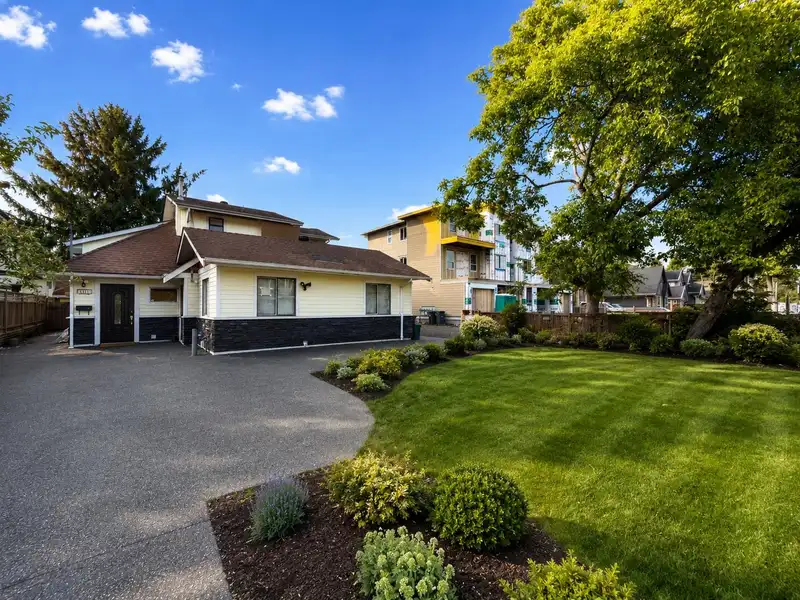 14115 110 AVENUE - photo 2 of 33