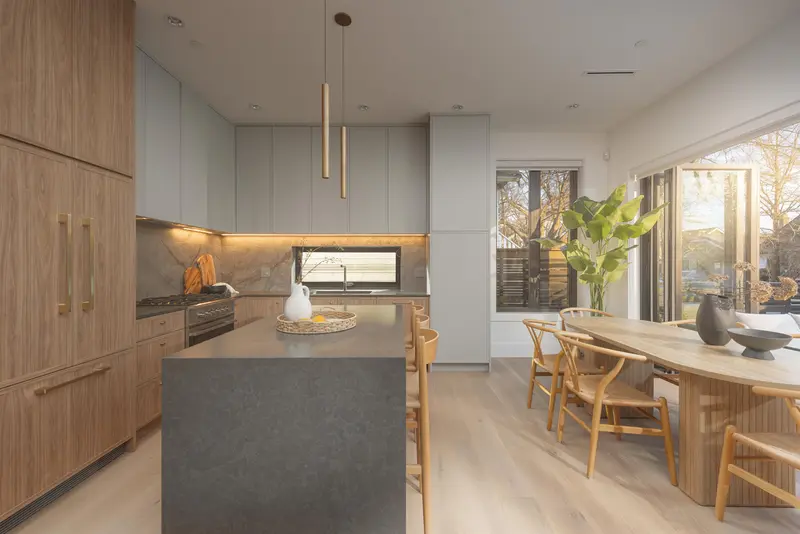 1 2684 OXFORD STREET - photo 4 of 17