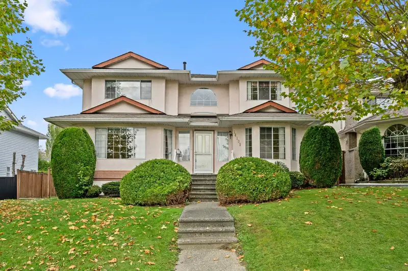 14101 84 AVENUE - photo 1 of 38
