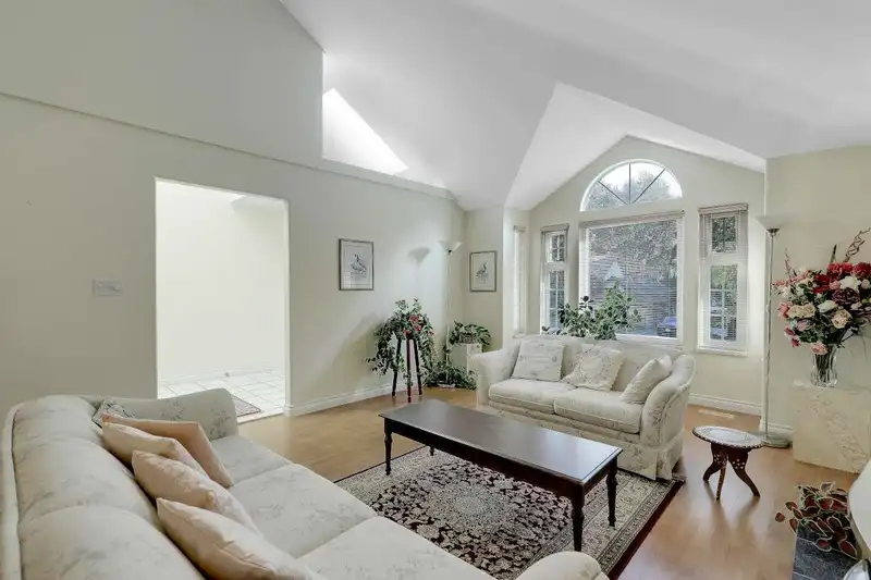 9433 164 STREET - photo 4 of 40