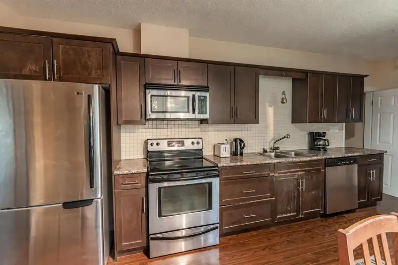 9704 131 STREET - photo 4 of 16