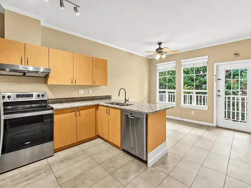 64 14952 58 AVENUE - photo 3 of 25