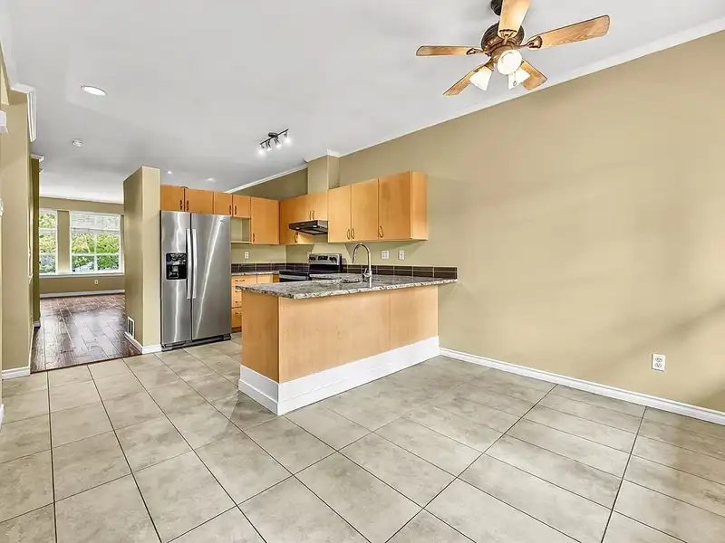 64 14952 58 AVENUE - photo 4 of 25