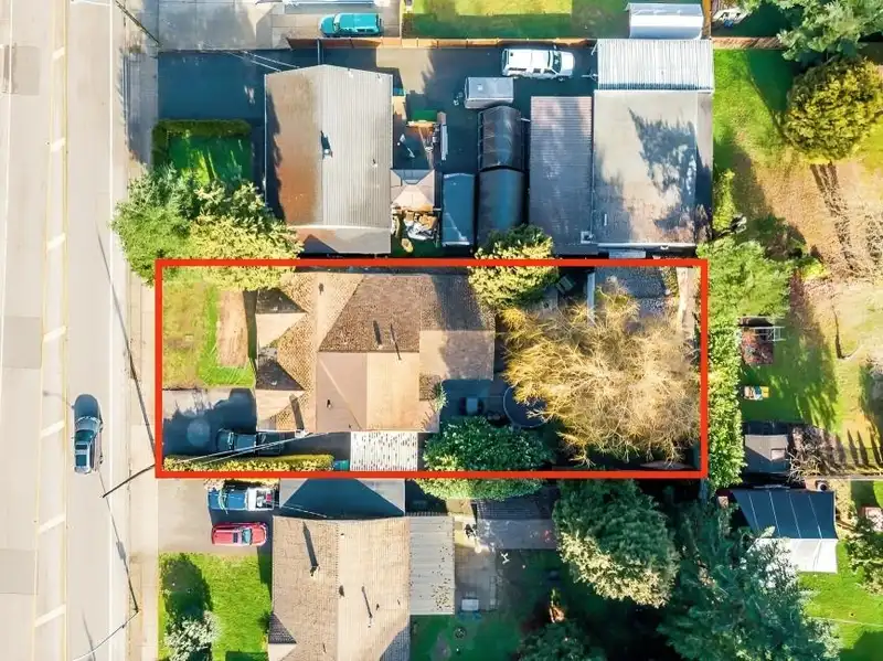 9286 148 STREET - photo 2 of 5