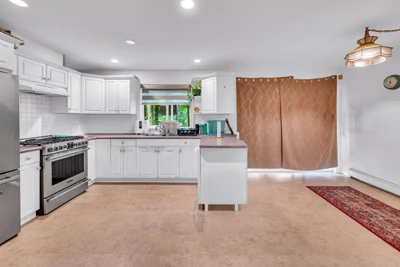 18136 CLAYTONWOOD CRESCENT - photo 4 of 27