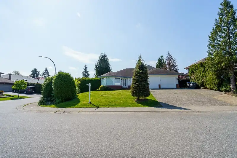16240 87 AVENUE - photo 1 of 36