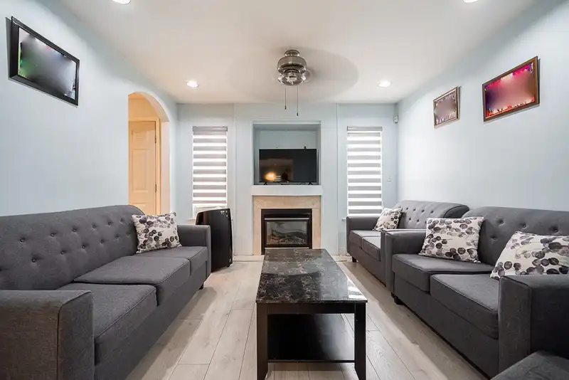 7366 144A STREET - photo 2 of 34