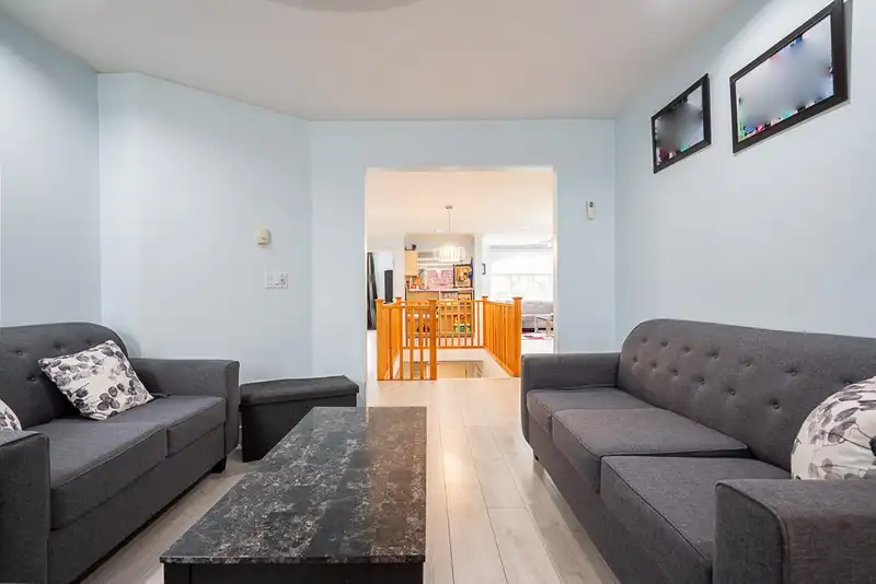 7366 144A STREET - photo 3 of 34