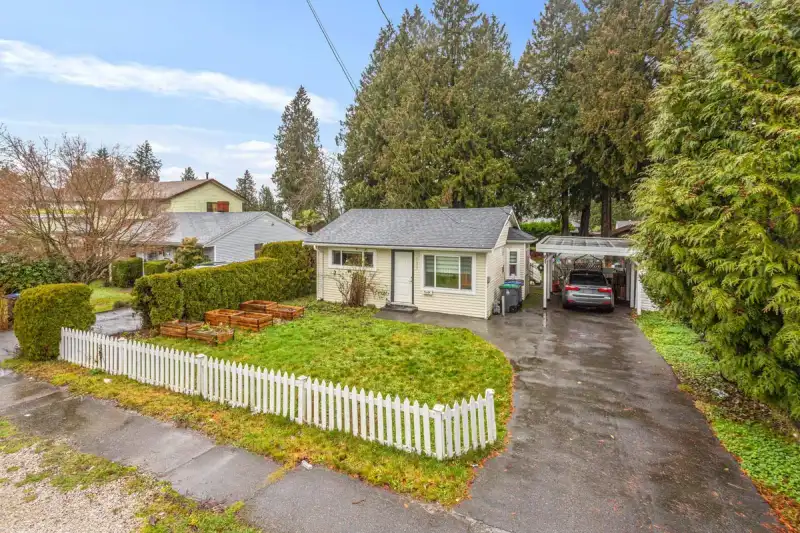 11511 96 AVENUE - photo 1 of 21