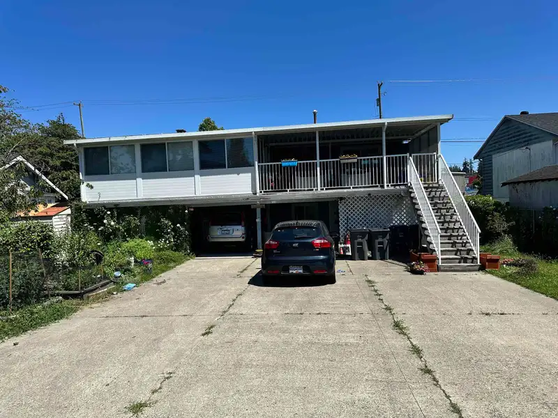 6111 176 STREET - photo 3 of 3
