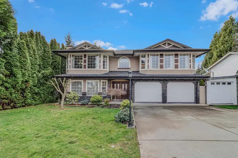 7015 142 STREET - photo 1 of 17