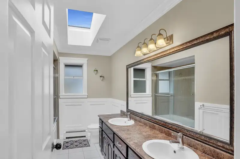 7015 142 STREET - photo 4 of 17