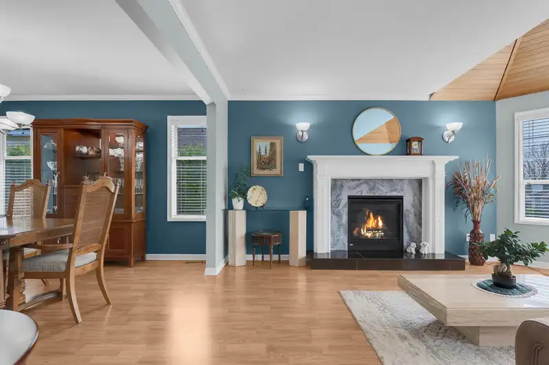 19103 SUNDALE CLOSE - photo 4 of 20